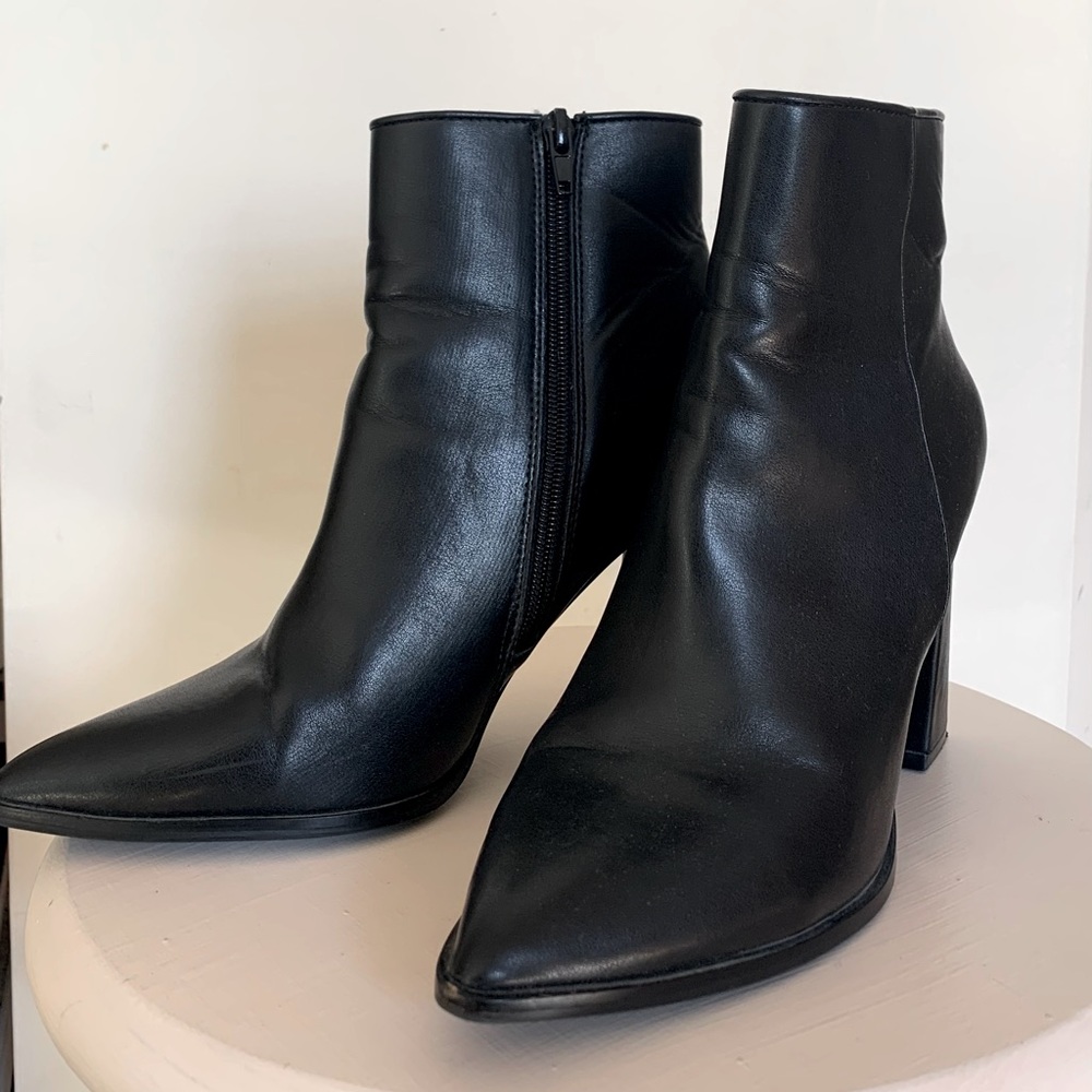 Steve Madden black booties